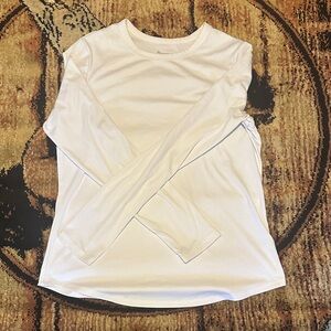 No Boundaries Women's Classic White Long Sleeve Tee